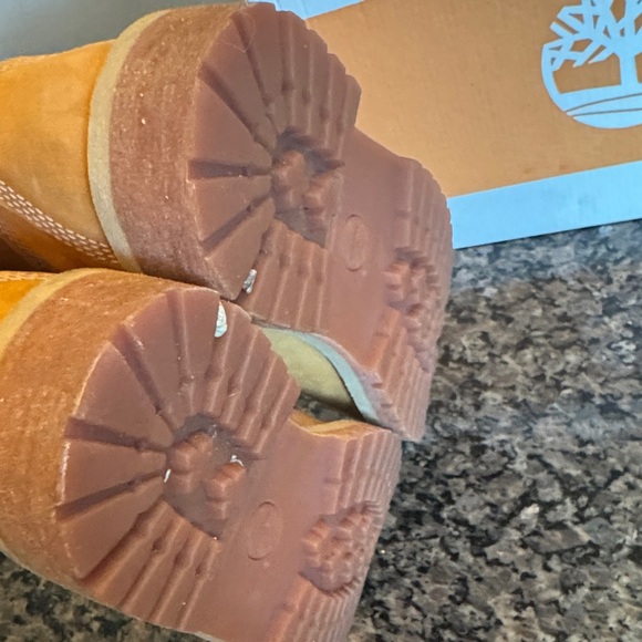 Timberland classic wheat nubuck Brown and Tan Boots 5 juniors EUC - Picture 11 of 16